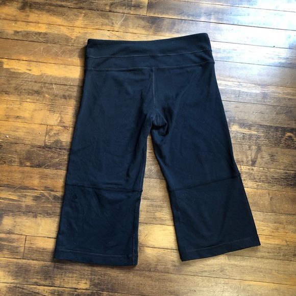 Lululemon Ladies Crop - Picture 2 of 3